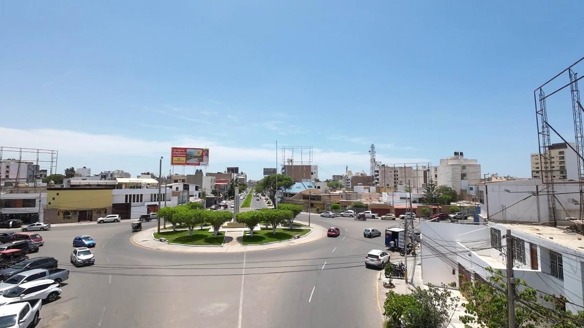 VENTA DE CASA EN CALLE LOS SAUCES, URB. SANTA VICTORIA